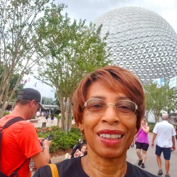 Meet your Posher, Catherine - Picture 1 of 1